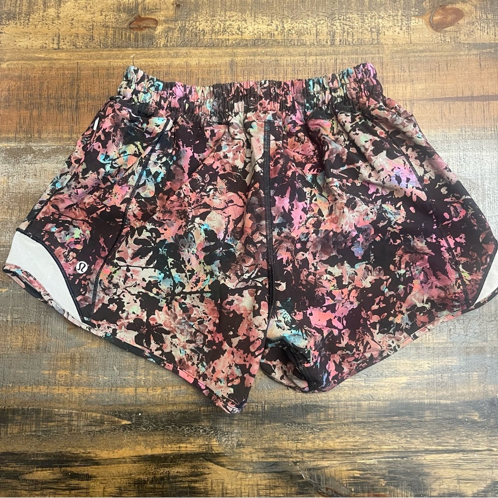lululemon athletica Women's hotty hot Multicolor Floral Athletic Shorts